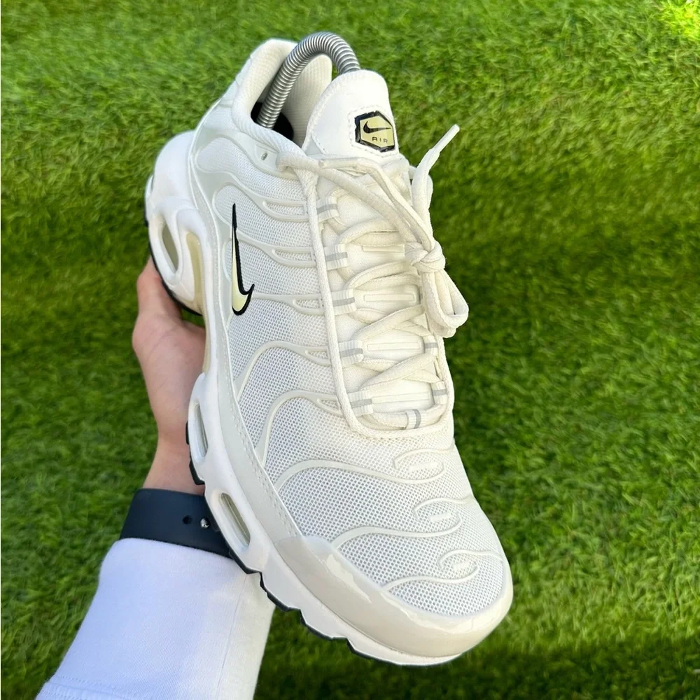 Women's Nike Air Max Plus Alabaster Brand new Shoes size 8,5 US Authentic - Picture 2 of 8